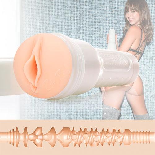 Вагина-мастурбатор порнозвезды Riley Reid с фактурой "Utopia"