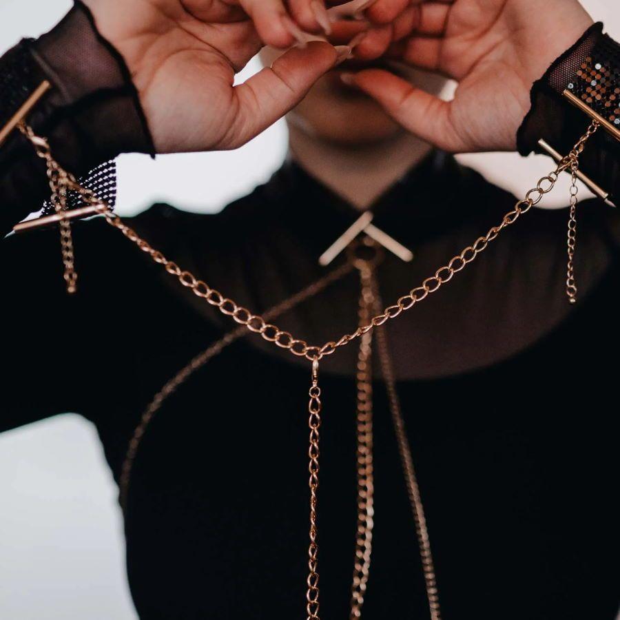 Браслеты с цепочкой Metallic mesh handcuffs